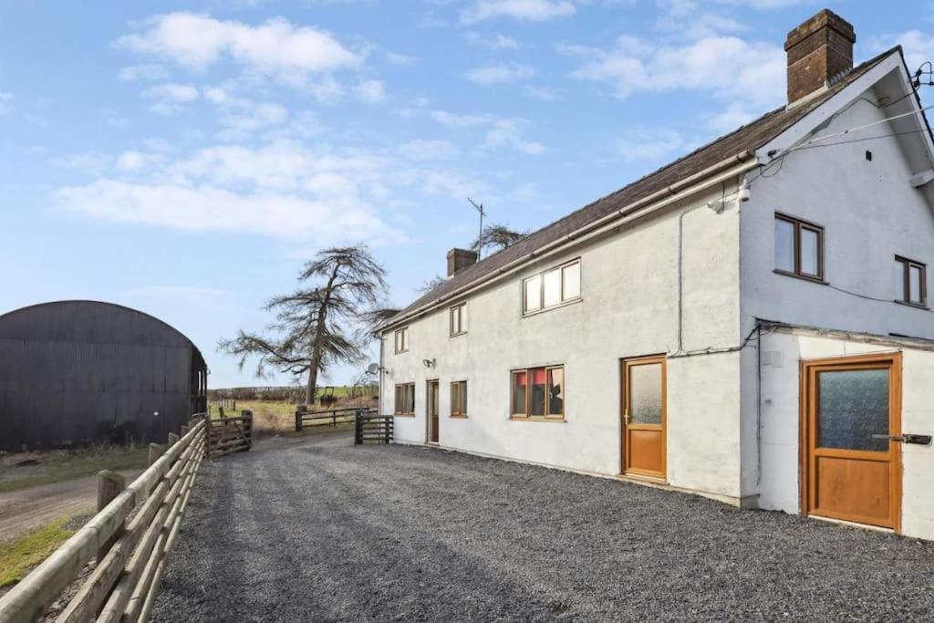 Upper Caerfaelog Farmhouse Llanbister Exteriör bild