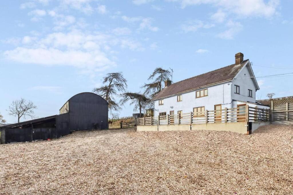 Upper Caerfaelog Farmhouse Llanbister Exteriör bild